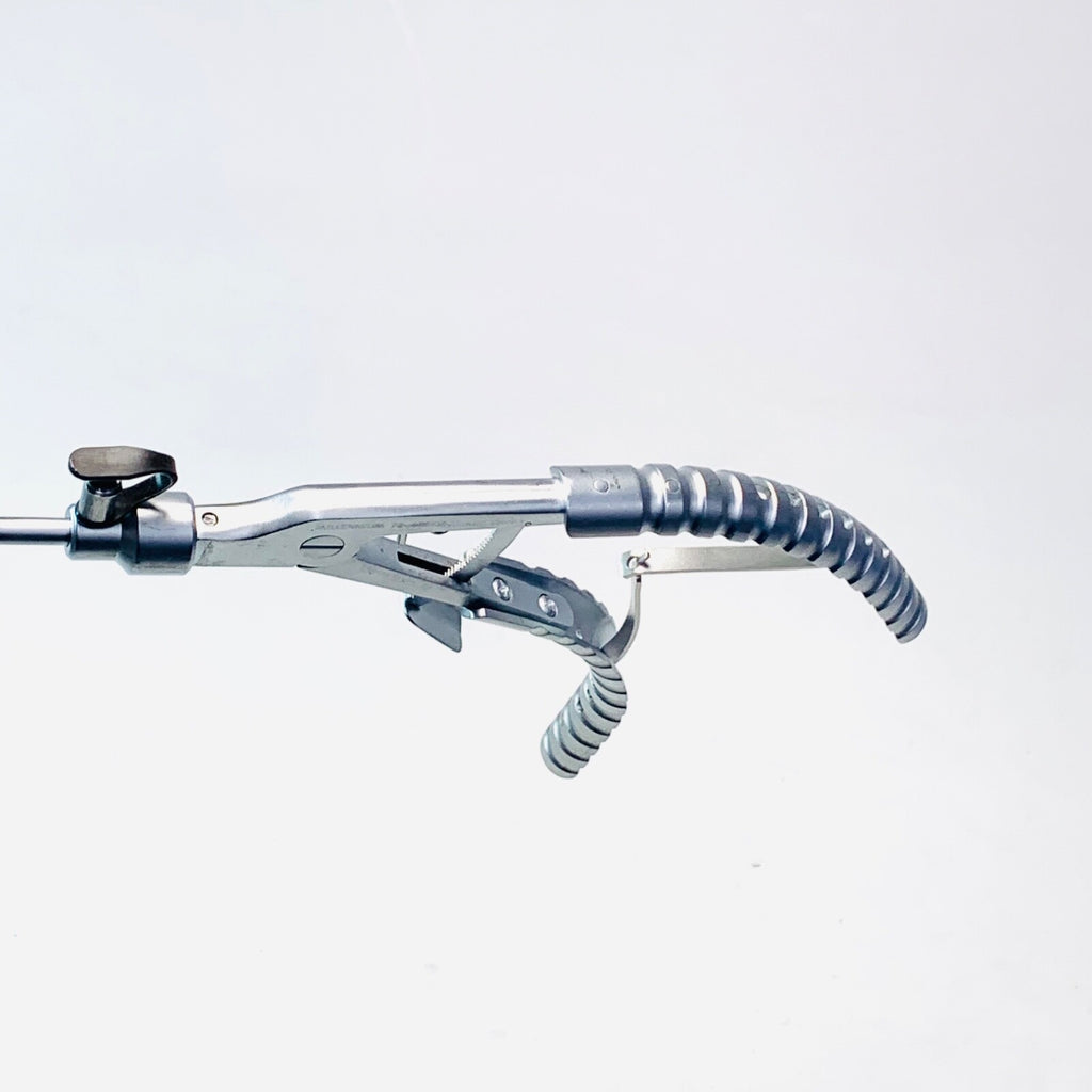 MILLENNIUM Ref 72-5250571, KOH Macro Needle Holder 5mm 33cm Curved Left