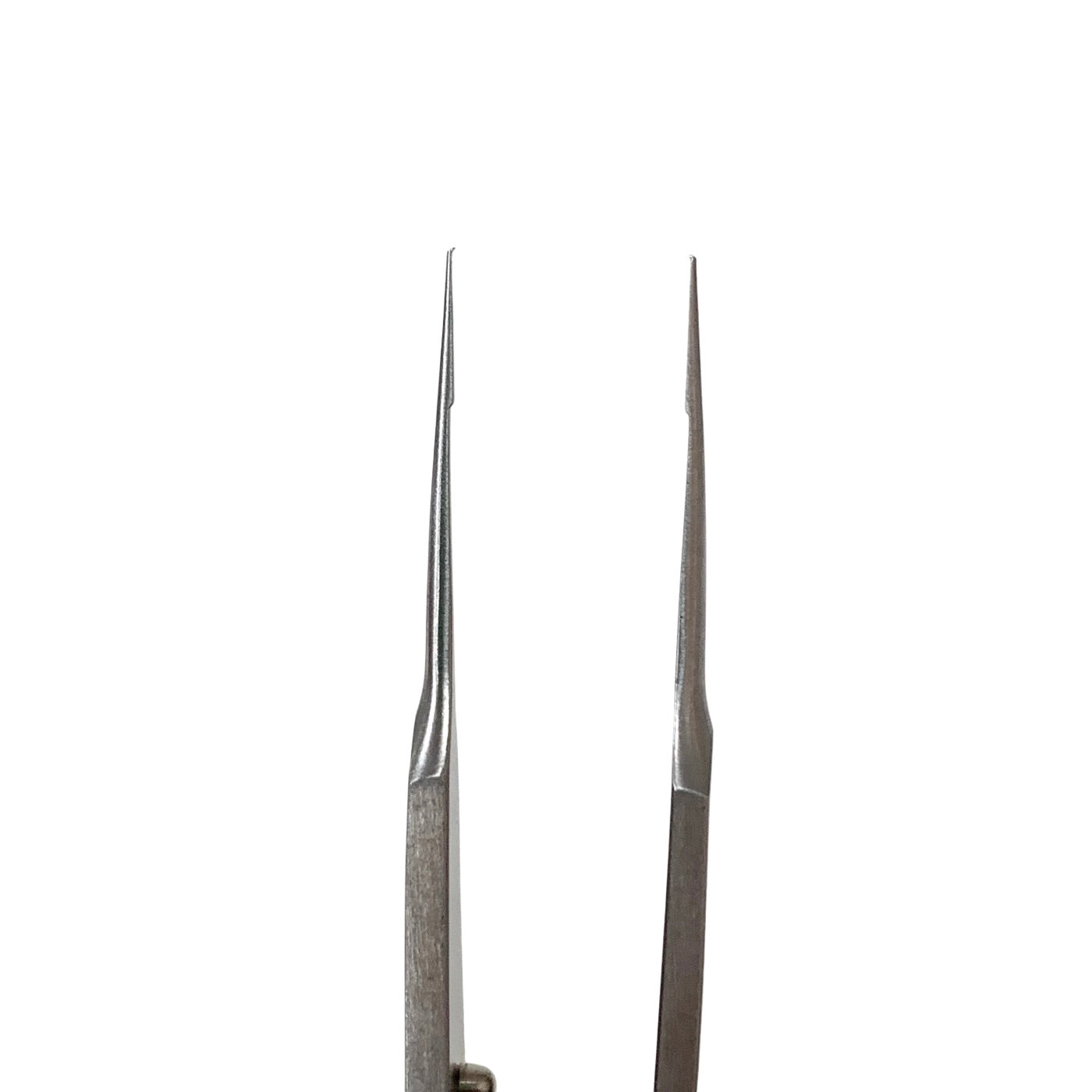 AMBLER REF 2252E Castroviejo suturing forceps 4 3/8'',straight shafts, 0.12mm 1x2 teeth, 5.5mm tying platforms, wide serrated flat handle
